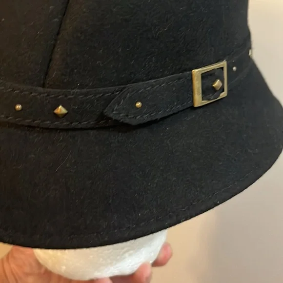 Vintage Betmar Black wool and Gold stud & buckle band Cloche Hat ex guc - Picture 11 of 11
